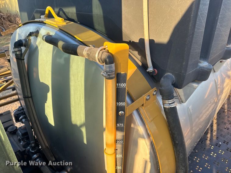 image for item NF9422 2012 Rogator RG1100 sprayer