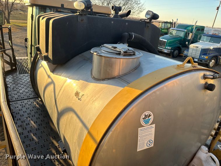 image for item NF9422 2012 Rogator RG1100 sprayer