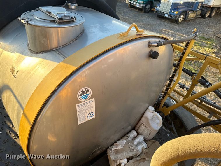 image for item NF9422 2012 Rogator RG1100 sprayer