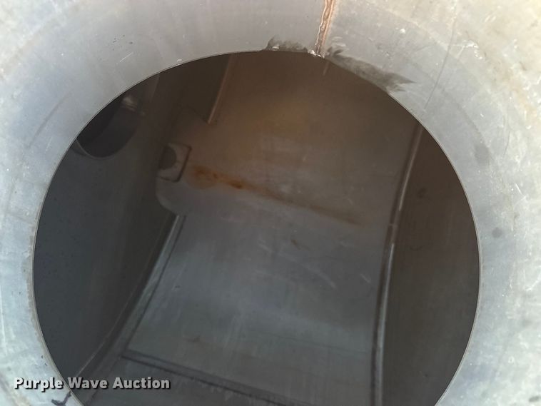 image for item NF9422 2012 Rogator RG1100 sprayer