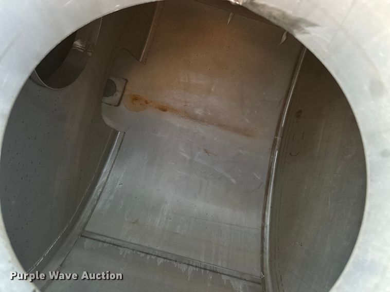 image for item NF9422 2012 Rogator RG1100 sprayer