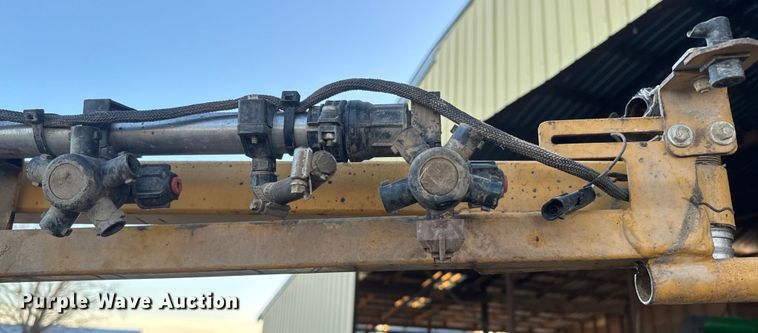 image for item NF9422 2012 Rogator RG1100 sprayer