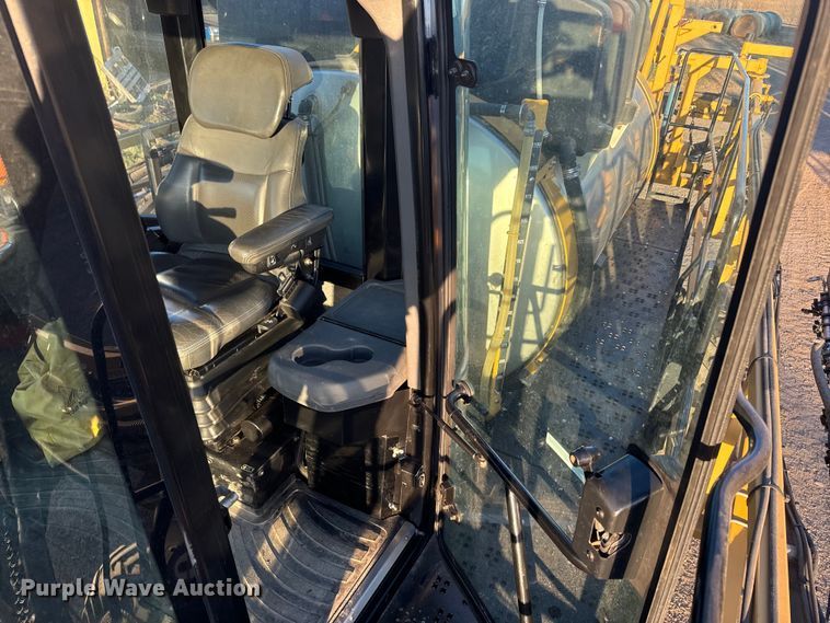 image for item NF9422 2012 Rogator RG1100 sprayer