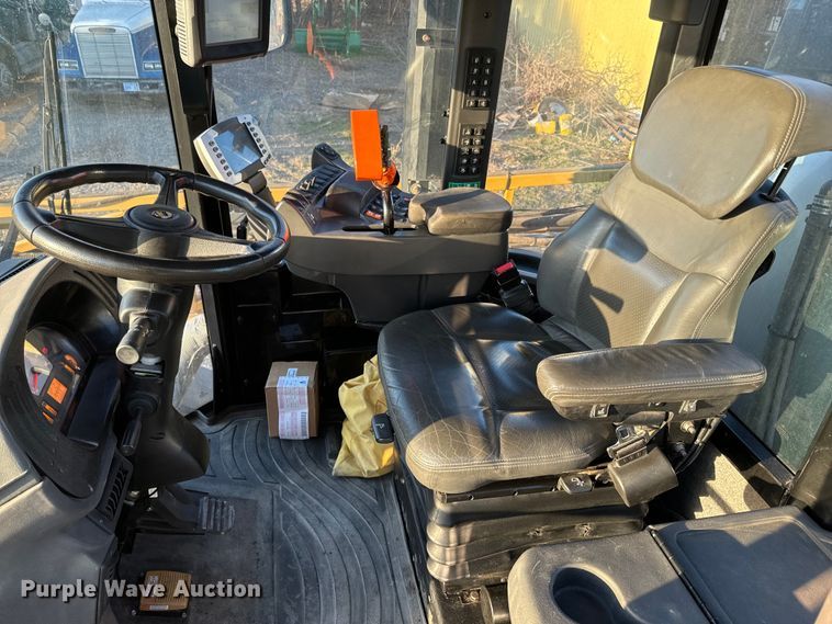 image for item NF9422 2012 Rogator RG1100 sprayer