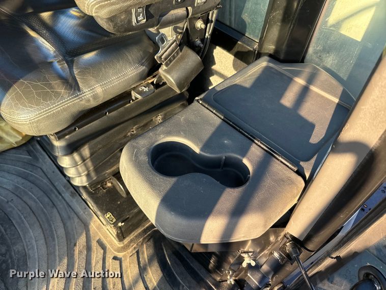 image for item NF9422 2012 Rogator RG1100 sprayer