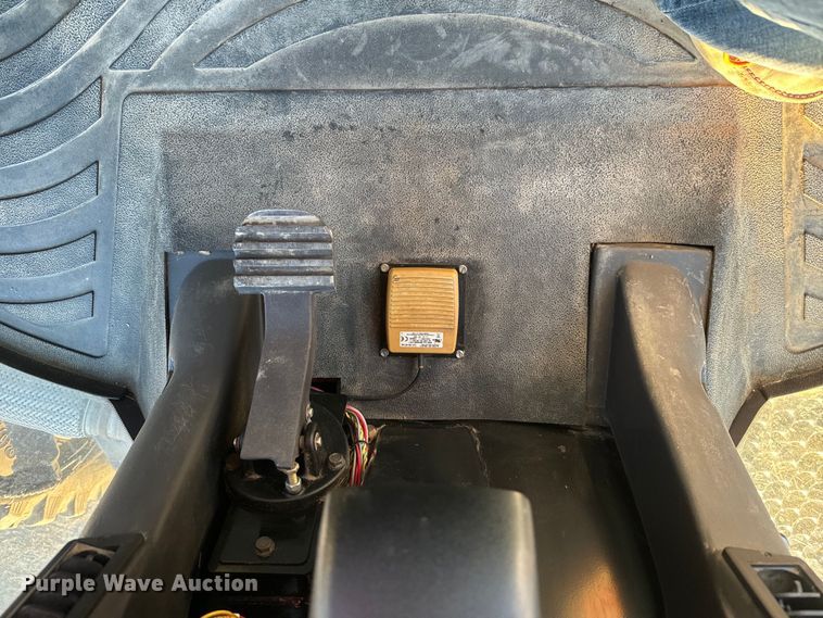 image for item NF9422 2012 Rogator RG1100 sprayer