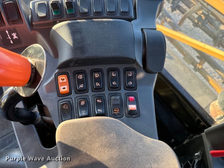 image for item NF9422 2012 Rogator RG1100 sprayer