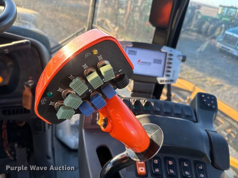 image for item NF9422 2012 Rogator RG1100 sprayer