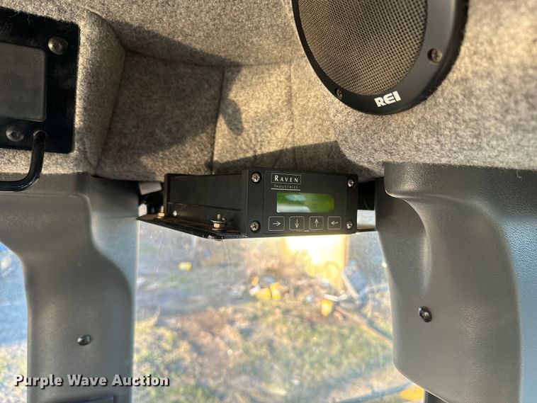 image for item NF9422 2012 Rogator RG1100 sprayer