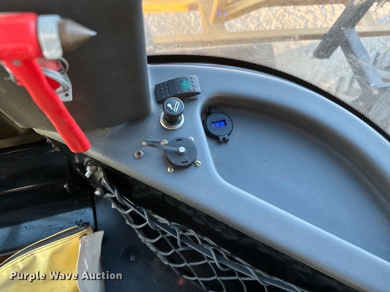 image for item NF9422 2012 Rogator RG1100 sprayer