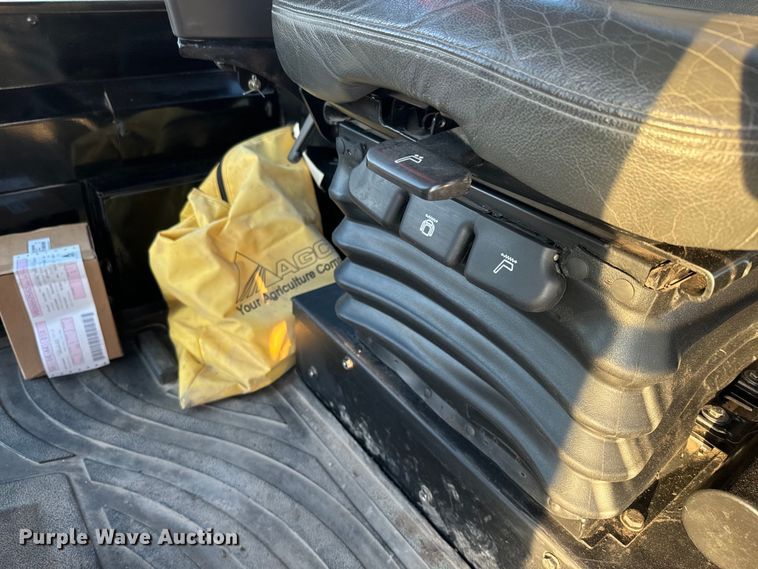 image for item NF9422 2012 Rogator RG1100 sprayer