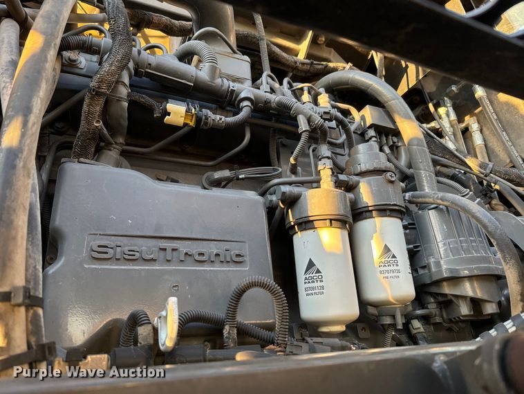 image for item NF9422 2012 Rogator RG1100 sprayer