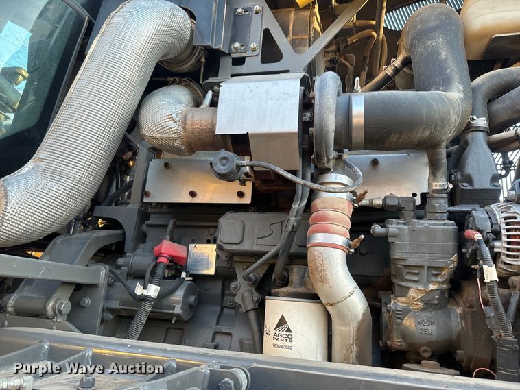 image for item NF9422 2012 Rogator RG1100 sprayer