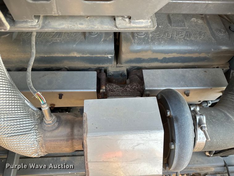 image for item NF9422 2012 Rogator RG1100 sprayer