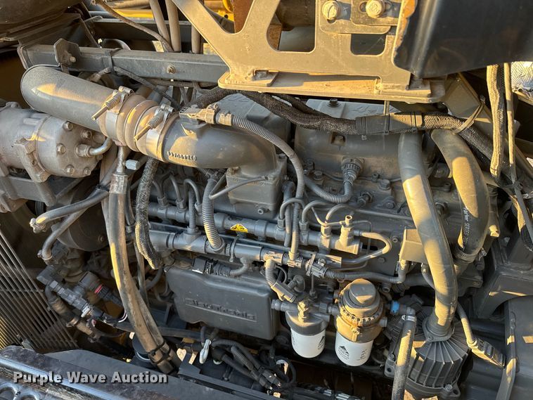 image for item NF9422 2012 Rogator RG1100 sprayer