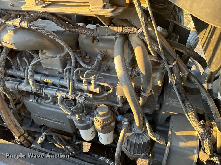 image for item NF9422 2012 Rogator RG1100 sprayer