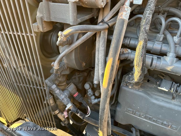 image for item NF9422 2012 Rogator RG1100 sprayer