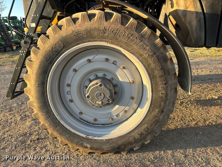 image for item NF9422 2012 Rogator RG1100 sprayer