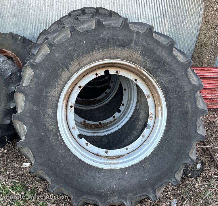 image for item NF9422 2012 Rogator RG1100 sprayer