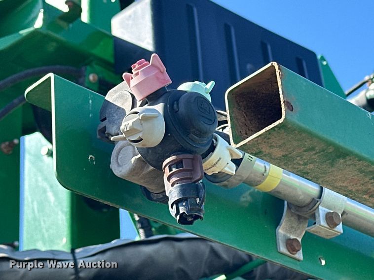 image for item NJ9349 2017 John Deere R4038 sprayer
