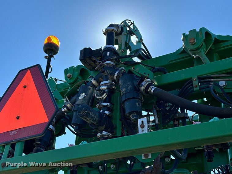 image for item NJ9349 2017 John Deere R4038 sprayer