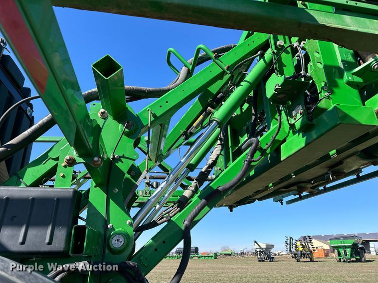 image for item NJ9349 2017 John Deere R4038 sprayer