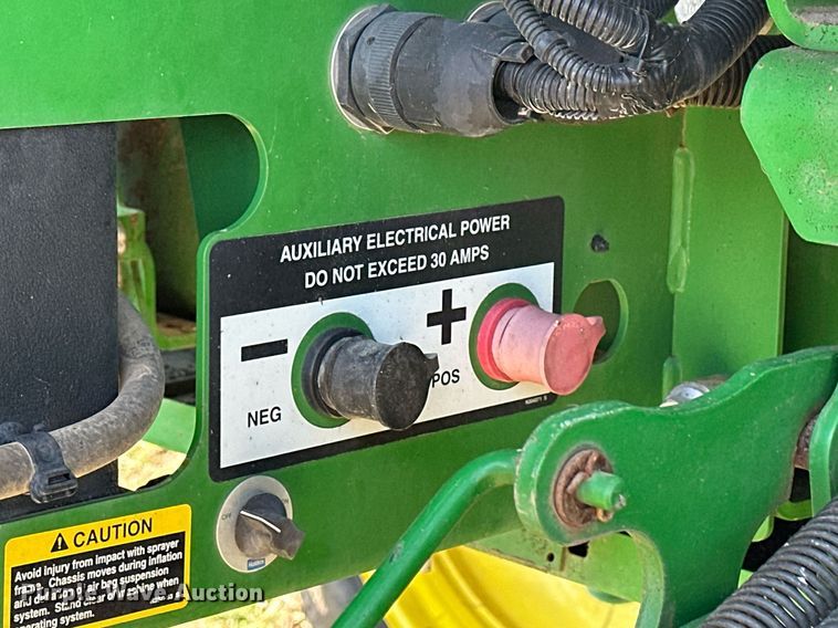 image for item NJ9349 2017 John Deere R4038 sprayer