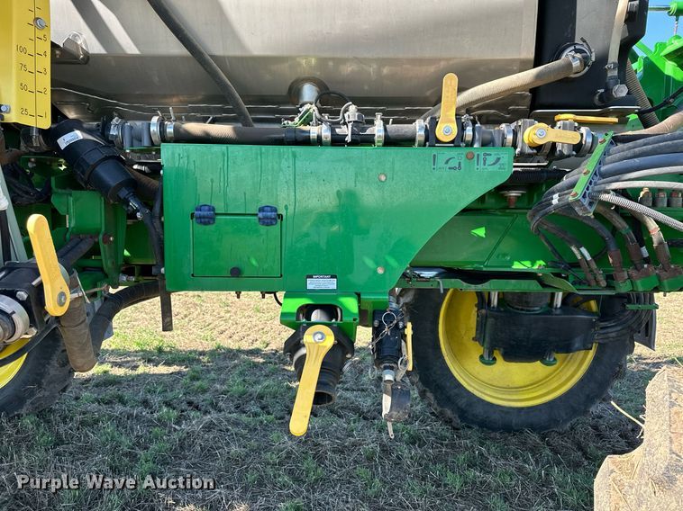 image for item NJ9349 2017 John Deere R4038 sprayer