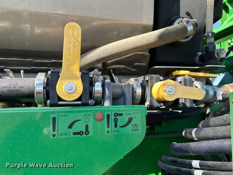 image for item NJ9349 2017 John Deere R4038 sprayer