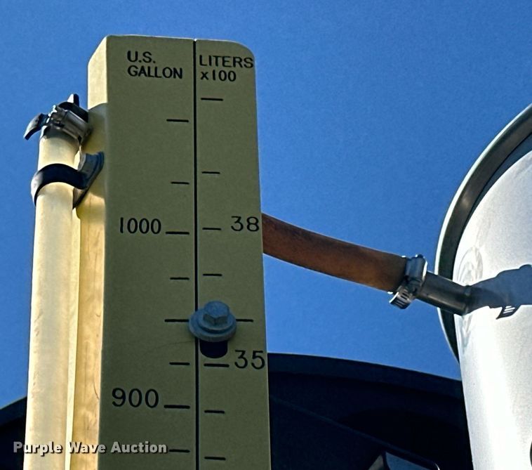 image for item NJ9349 2017 John Deere R4038 sprayer