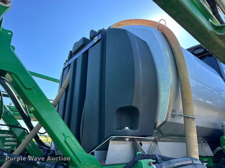 image for item NJ9349 2017 John Deere R4038 sprayer