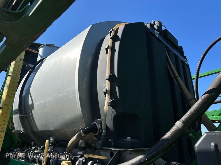 image for item NJ9349 2017 John Deere R4038 sprayer