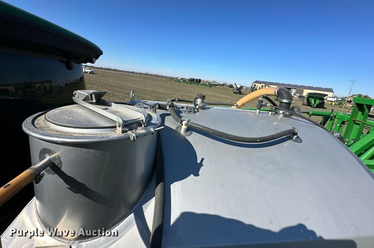 image for item NJ9349 2017 John Deere R4038 sprayer