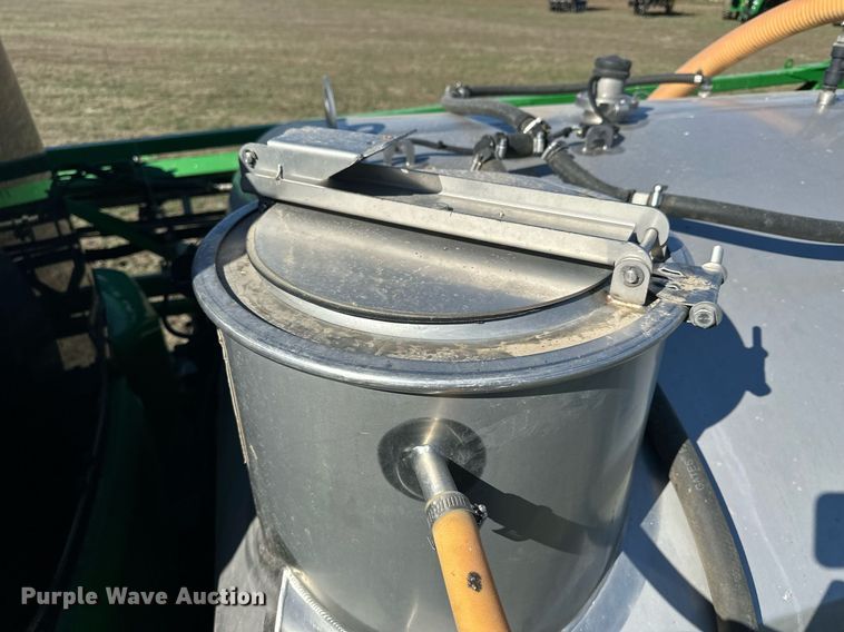 image for item NJ9349 2017 John Deere R4038 sprayer