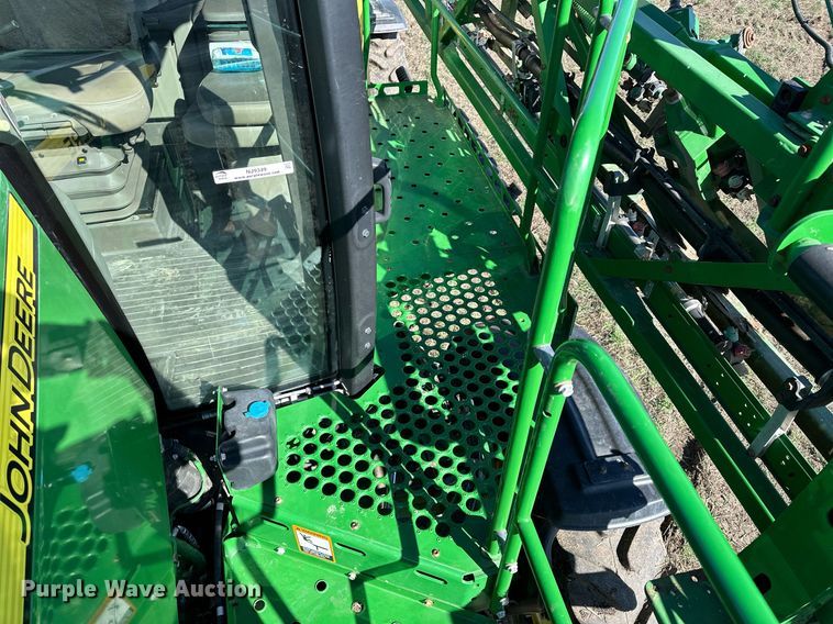 image for item NJ9349 2017 John Deere R4038 sprayer