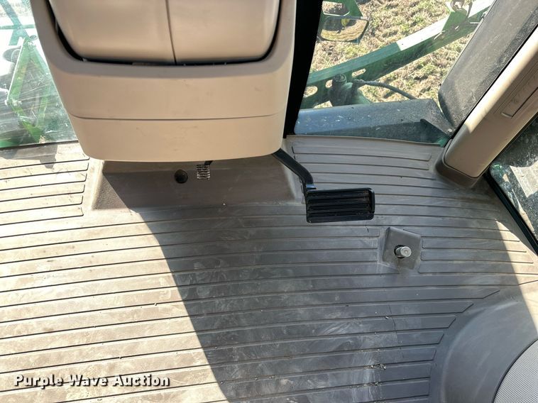 image for item NJ9349 2017 John Deere R4038 sprayer