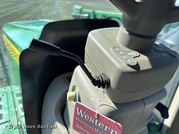 image for item NJ9349 2017 John Deere R4038 sprayer