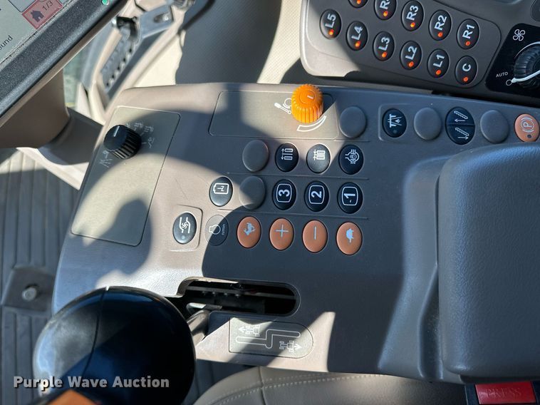 image for item NJ9349 2017 John Deere R4038 sprayer