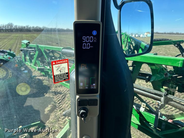 image for item NJ9349 2017 John Deere R4038 sprayer