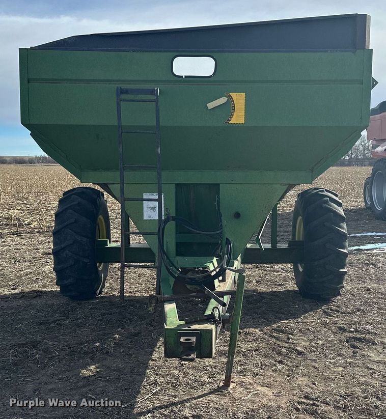 image for item NJ9352 Brent 420F grain cart
