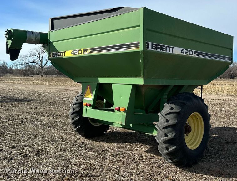 image for item NJ9352 Brent 420F grain cart