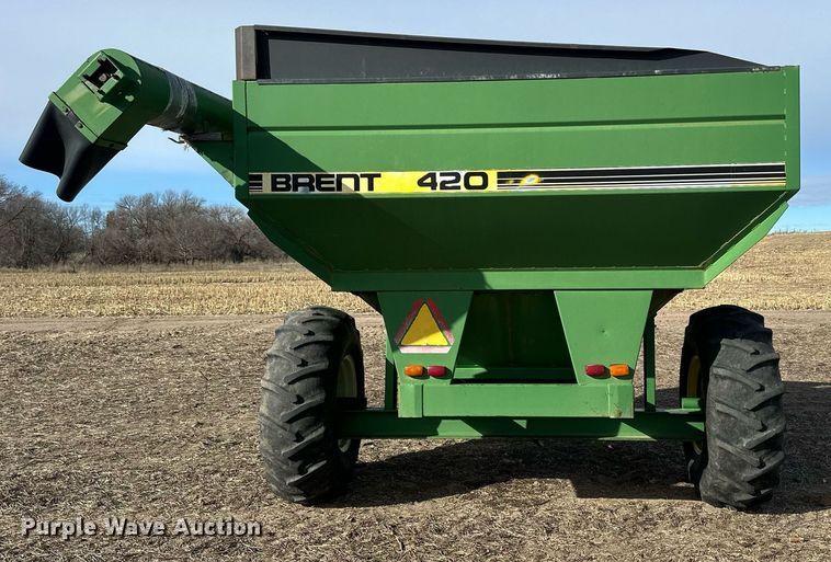 image for item NJ9352 Brent 420F grain cart