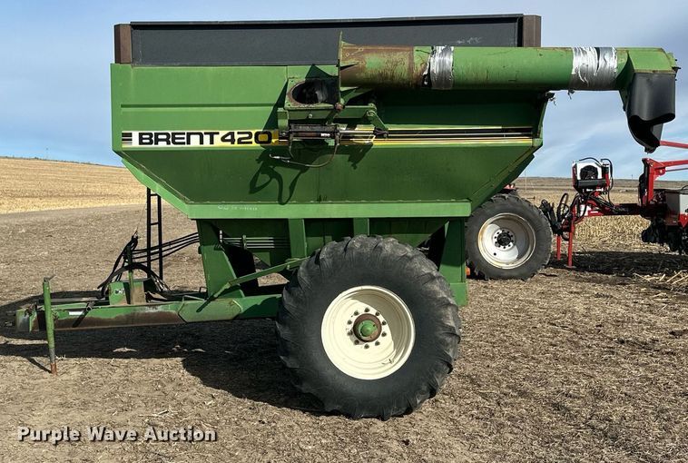 image for item NJ9352 Brent 420F grain cart