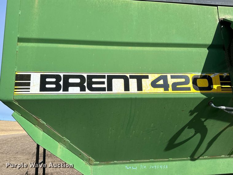 image for item NJ9352 Brent 420F grain cart