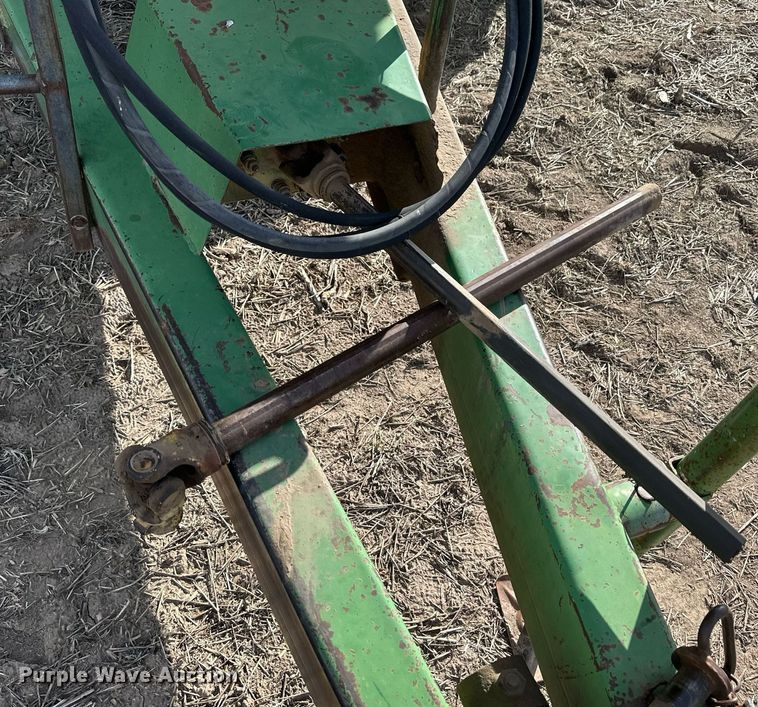 image for item NJ9352 Brent 420F grain cart