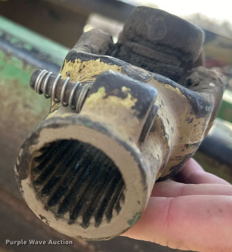 image for item NJ9352 Brent 420F grain cart