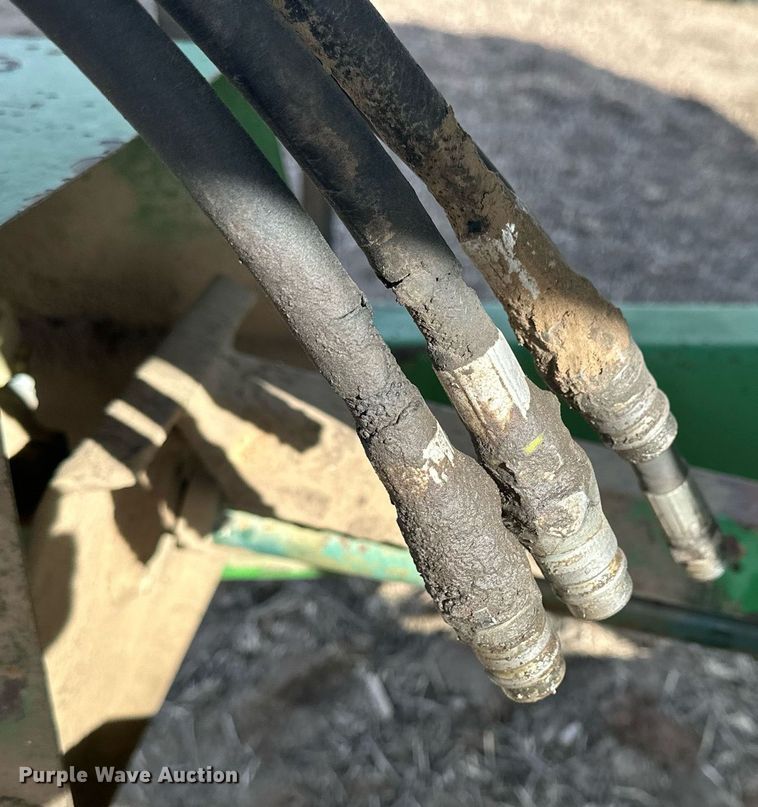 image for item NJ9352 Brent 420F grain cart