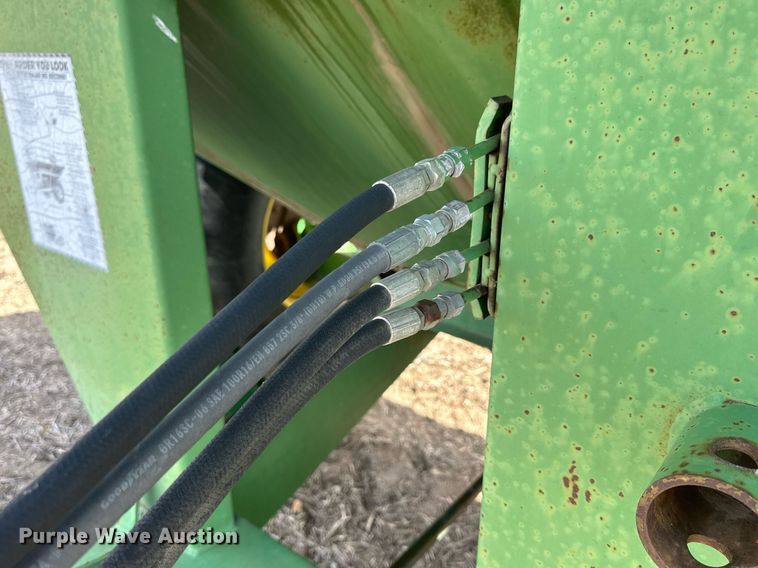 image for item NJ9352 Brent 420F grain cart