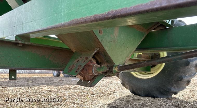 image for item NJ9352 Brent 420F grain cart