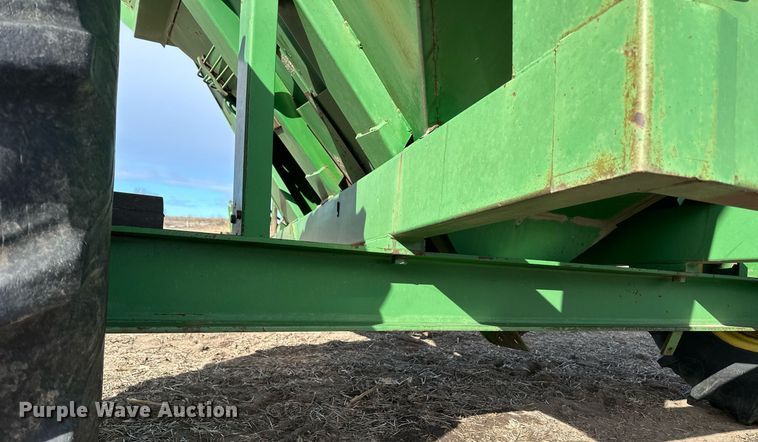 image for item NJ9352 Brent 420F grain cart